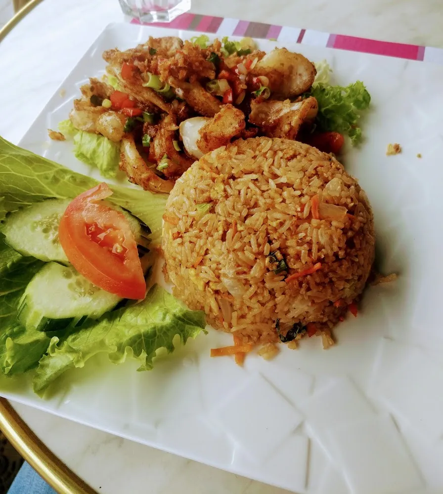 Calamars À l'Ail Et Riz Sauté